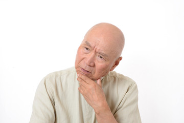 シニアの悩んだ顔