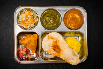 インドのカレー　Plate lunch of typical Indian curry