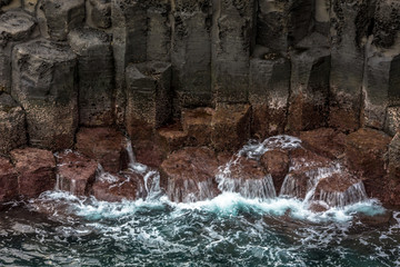 Obraz premium Volcanic pillar cliff near sea shore seaside in Jusangjeolli Seogwipo Jeju South Korea