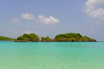 Trunk Bay and Trunk Cay in Virgin Islands National Park at Saint John Island, US Virgin Islands, USA.
