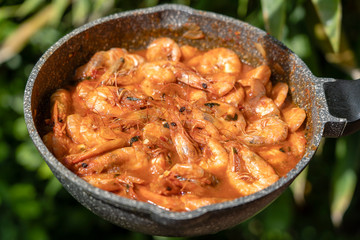 Fried shrimp curry sauce with garlic and pepper