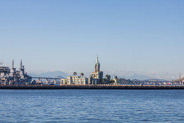 Obraz premium Rio de Janeiro, Brazil -June 07, 2019: The historical building and Fiscal Island (Ilha Fiscal) in the Guanabara bay attached to the naval island with military ship in the background