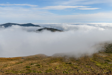 秋の馬の背と登山道