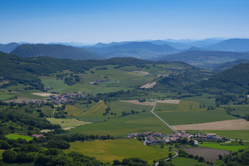 Fototapeta na wymiar Spring in towns and farms, Navarra valley
