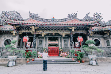 Fototapeta premium People pray in Longshan Buddhist temple in Taipei city, Taiwan , The landmark temple dates from 1738.