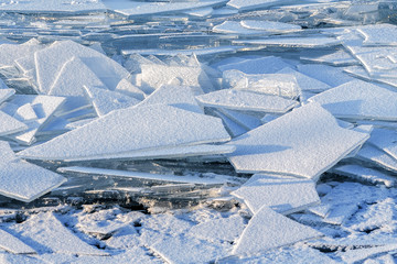 Fototapeta na wymiar Ice floes on the shore 04.