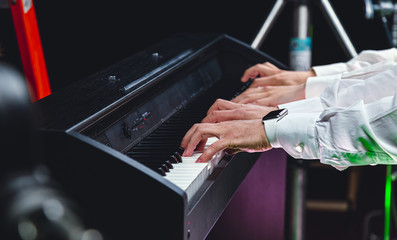 Obraz premium Man playing the keys close up