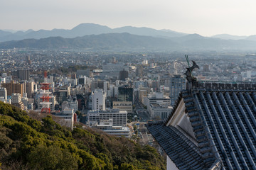 松山城と松山市街の風景
