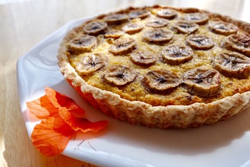 homemade apple pie with apples and cinnamon