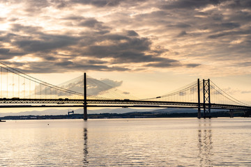 Obraz premium Beautiful sunset at The Forth road bridge and Queensferry crossing bridge Edinburgh