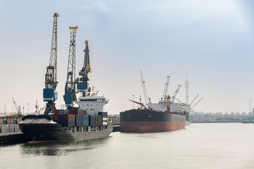 Fototapeta premium Big Cargo Containers Boat