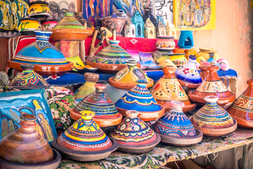 Plates, tajines and pots. Moroccan cookware on the market