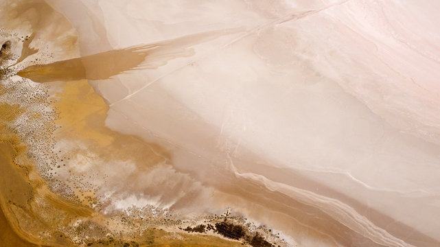 great salt lake in the middle of Turkey