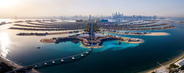 Selbstklebende Fototapete Dubai Das Palmeninselpanorama mit Dubai-Jachthafen in der Hintergrundantenne