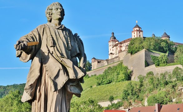 St. Kolonat, Würzburg, Alte Mainbrücke und Festung
