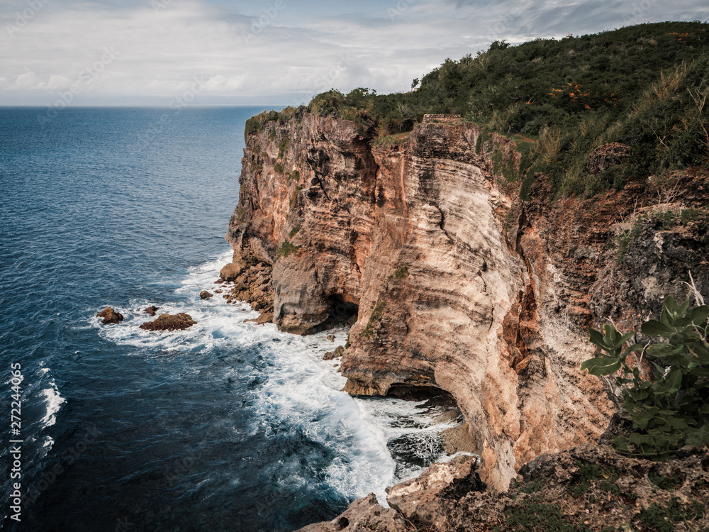 Wall mural coastline with ocean and rocks.