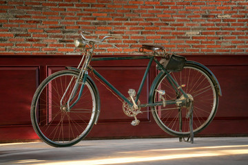 Fototapeta na wymiar Vintage rusted bicycle.