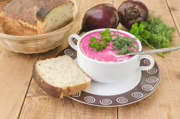  beet soup in bowl with bread
