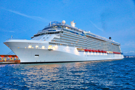 Luxury cruise ship heading to а vacation cruise around Caribbean islands