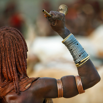 Hamar tribe woman asking to be whipped during bull jumping ceremony, Turmi, Omo valley, Ethiopia