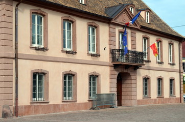 Fototapeta na wymiar Rathaus in Neuf-Brisach
