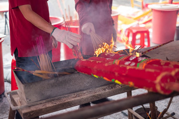 Obraz premium HONG KONG, April 18 2019 : People light the incense at Che Kung temple, Che Kung temple is famous tourist attraction.