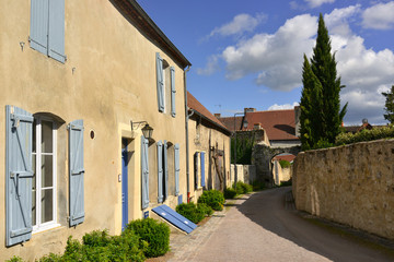 Fototapeta na wymiar Rue du palais à Verneuil-en-Bourbonnais (03500), département de l'Allier en région Auvergne-Rhône-Alpes, France