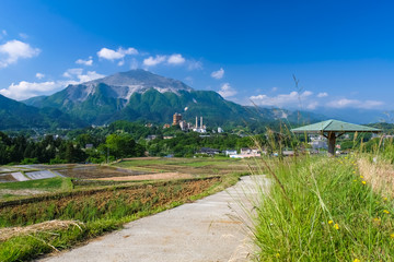 Fototapeta premium 秩父 横瀬町 寺坂棚田 5月