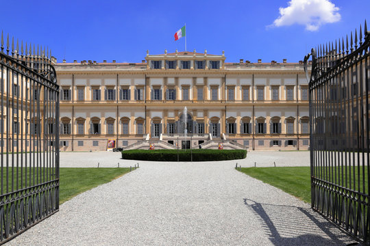 villa reale con fontana e bandiera italiana a monza in italia, royal villa with fountain and italian flag in monza city in italy 