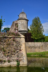 DOUVE ET ÉCHAUGUETTE CHÂTEAU D’ÉPOISSES XVéme SIÈCLE BOURGOGNE FRANCE  