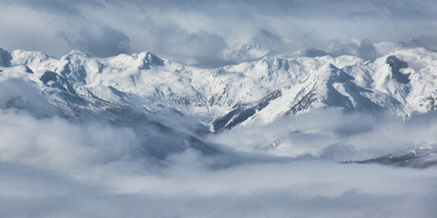 Fototapeta na wymiar view of mountains in winter