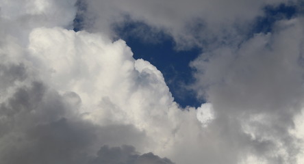Cielo e nuvole in primavera