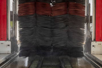 Rotating washing brushes