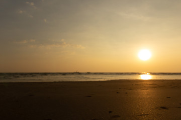 Obraz premium Landscape magnificent sunset on the ocean