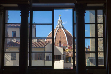 Italia,Toscana, Firenze, la cupola del Duomo vista da una finestra di Palazzo Vecchio.