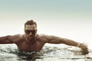 Foto op Aluminium Portret van een serieuze man in een tropisch zwembad © konradbak