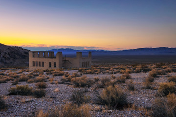 Fototapeta na wymiar Sunset above abandoned building in Rhyolite, Nevada