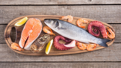 Salmon , sea ​​bass , oysters and octopus