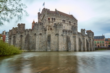 Fototapeta na wymiar castle of gand on the river, belgium