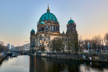 Plakat berliner dom from the river, berlin 