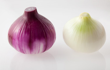 赤玉ねぎと普通の玉ねぎ