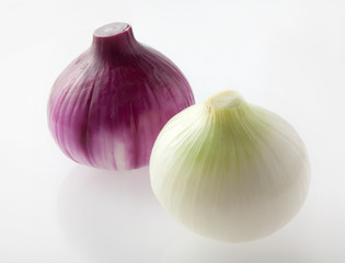 赤玉ねぎと普通の玉ねぎ