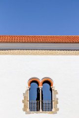Fenster eines Gebäudes des Pateo de Sao Miguel, Evora, Alentejo, Portugal