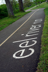 Obraz premium Eel River Run trail in logansport indiana 