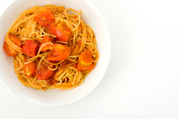 フレッシュトマトとミートソースのパスタ