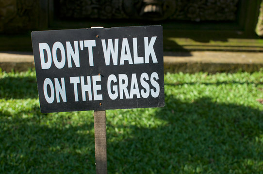 "Don't walk on the grass" signboard