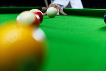 Close-up photos, playing billiard balls, various numbers, stabbing the ball, numbers and green...