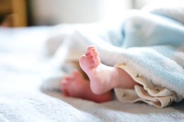 生後2週間の赤ちゃんの足