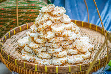 Rice crust pile arrange in weave tray