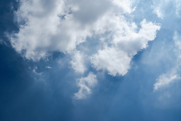 The sky is thin, white in the middle of the side. See the blue color around.